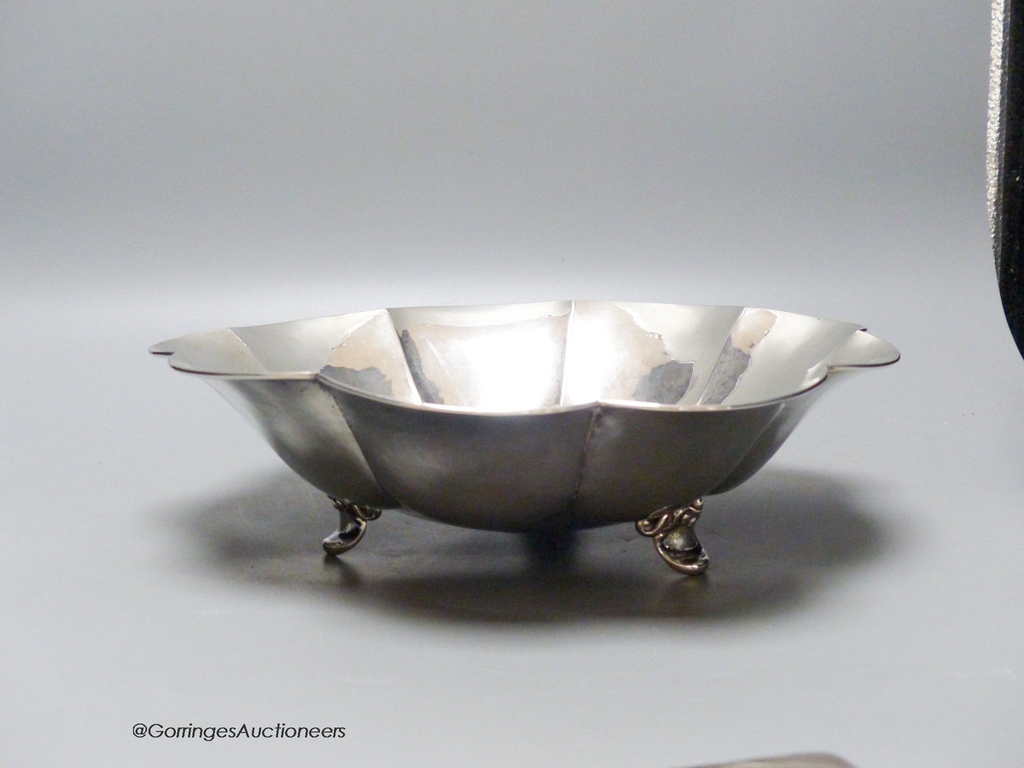 A Continental planished 830 white metal fruit bowl, diameter 28.2cm